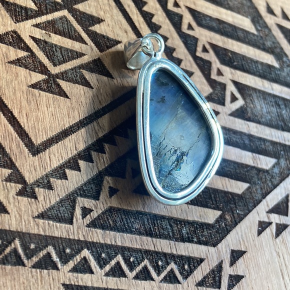 Beautiful Bright Blue flash Labradorite 925 sterling silver pendant - Picture 8 of 12